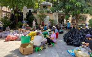 Chợ phục vụ miễn phí.